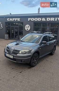 Внедорожник / Кроссовер Mitsubishi Outlander 2005 в  фото 21 Внедорожник / Кроссовер Mitsubishi Outlander 2005 в
