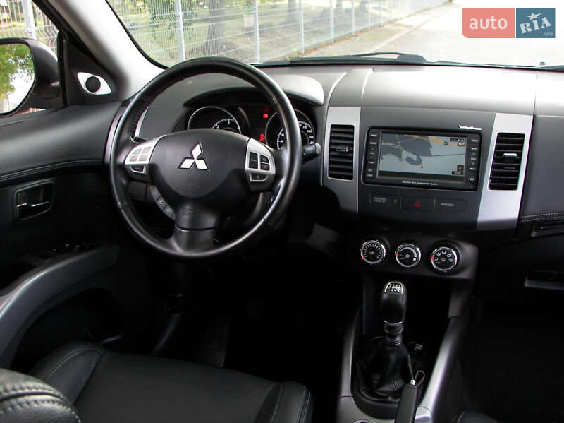 Позашляховик / Кросовер Mitsubishi Outlander 2011 в Турці