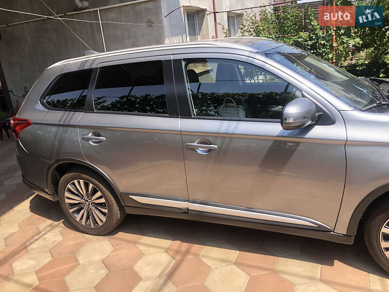 Позашляховик / Кросовер Mitsubishi Outlander 2019 в Одесі