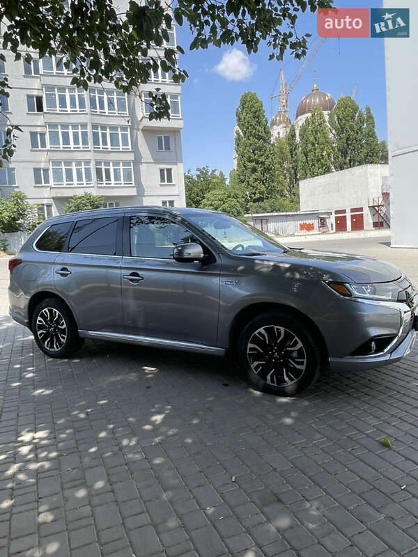 Позашляховик / Кросовер Mitsubishi Outlander 2018 в Одесі