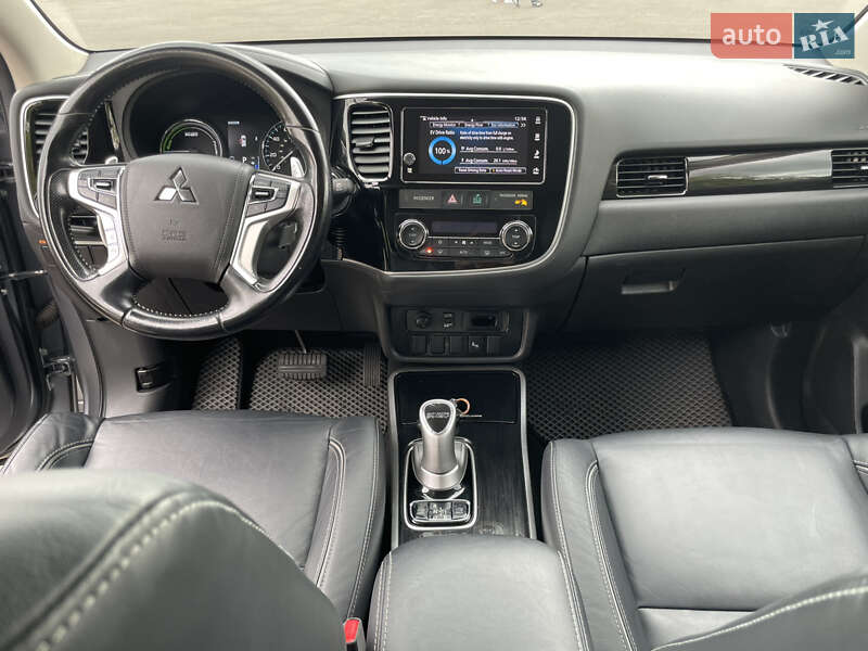 Позашляховик / Кросовер Mitsubishi Outlander 2018 в Одесі