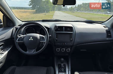 Внедорожник / Кроссовер Mitsubishi Outlander 2018 в 