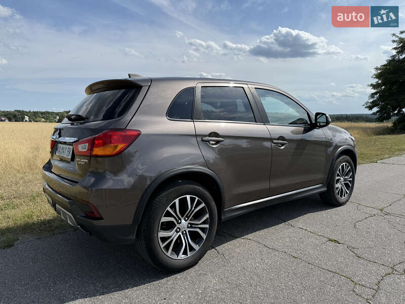 Внедорожник / Кроссовер Mitsubishi Outlander 2018 в Киеве