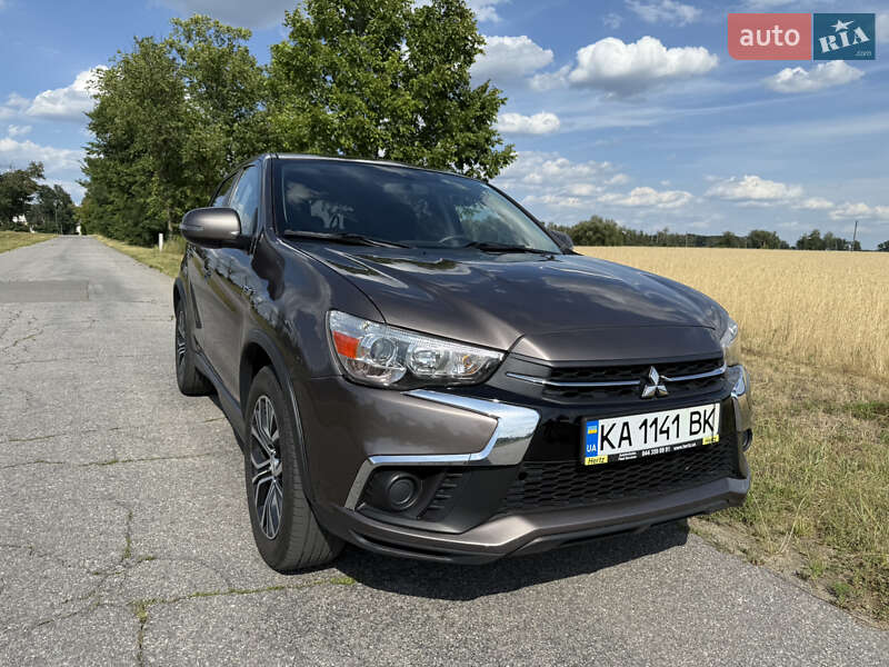 Внедорожник / Кроссовер Mitsubishi Outlander 2018 в Киеве