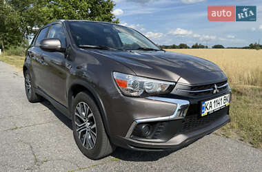 Внедорожник / Кроссовер Mitsubishi Outlander 2018 в 