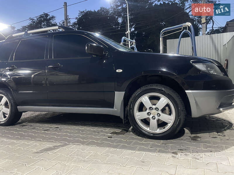 Позашляховик / Кросовер Mitsubishi Outlander 2004 в Одесі