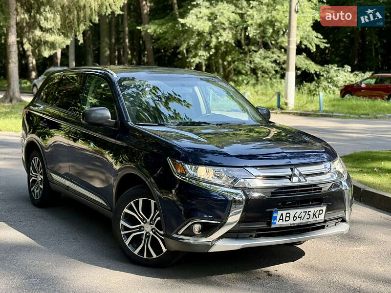 Внедорожник / Кроссовер Mitsubishi Outlander 2017 в 