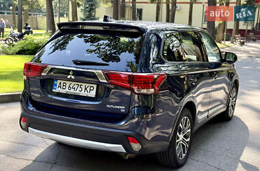 Внедорожник / Кроссовер Mitsubishi Outlander 2017 в 