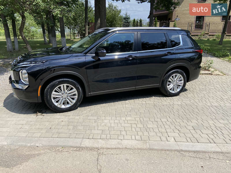 Позашляховик / Кросовер Mitsubishi Outlander 2022 в Умані