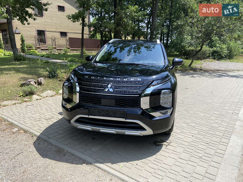 Позашляховик / Кросовер Mitsubishi Outlander 2022 в Умані