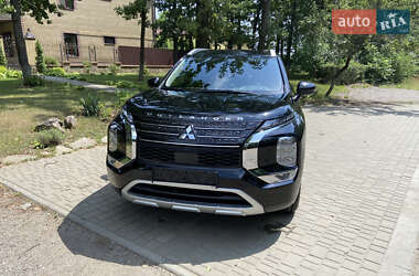 Внедорожник / Кроссовер Mitsubishi Outlander 2022 в 
