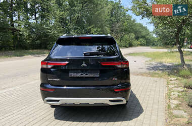 Внедорожник / Кроссовер Mitsubishi Outlander 2022 в 
