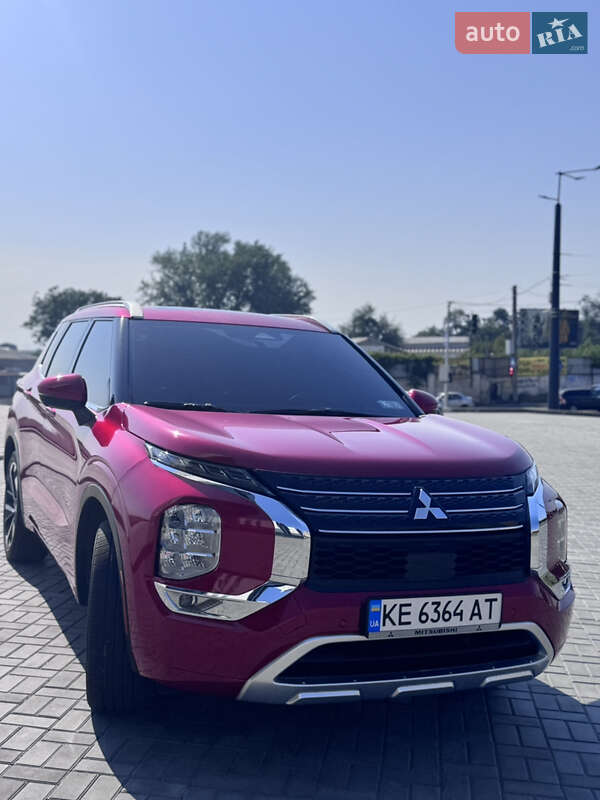 Позашляховик / Кросовер Mitsubishi Outlander 2022 в Івано-Франківську