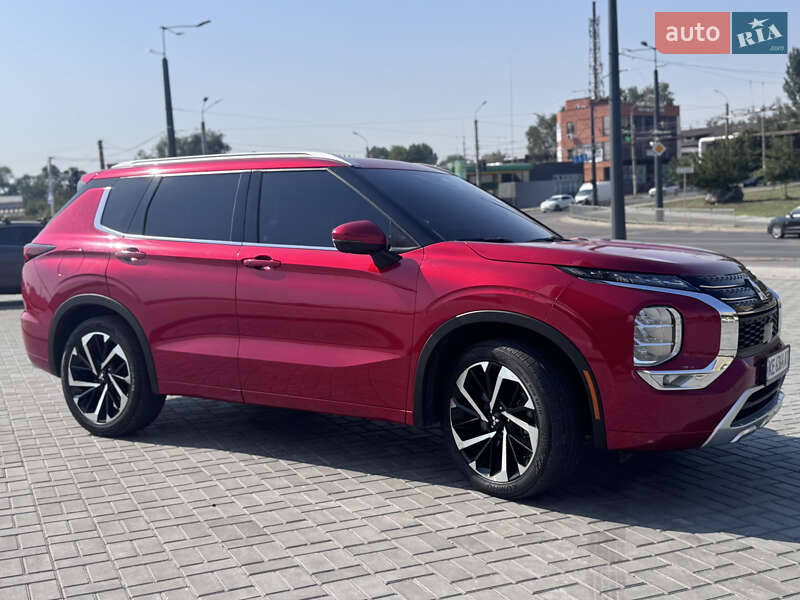 Позашляховик / Кросовер Mitsubishi Outlander 2022 в Івано-Франківську