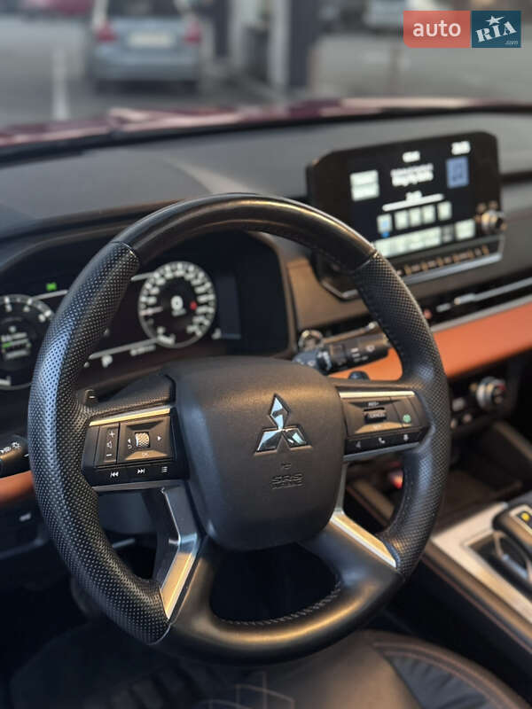 Позашляховик / Кросовер Mitsubishi Outlander 2022 в Івано-Франківську