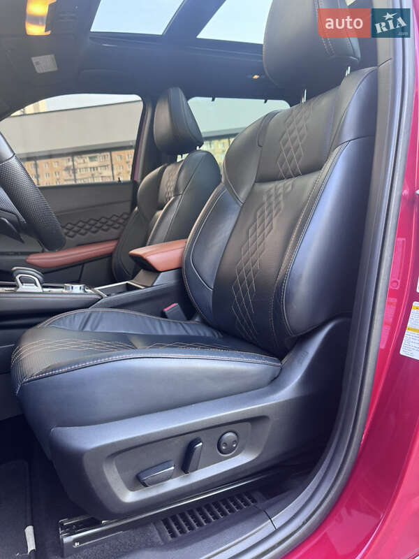 Позашляховик / Кросовер Mitsubishi Outlander 2022 в Івано-Франківську