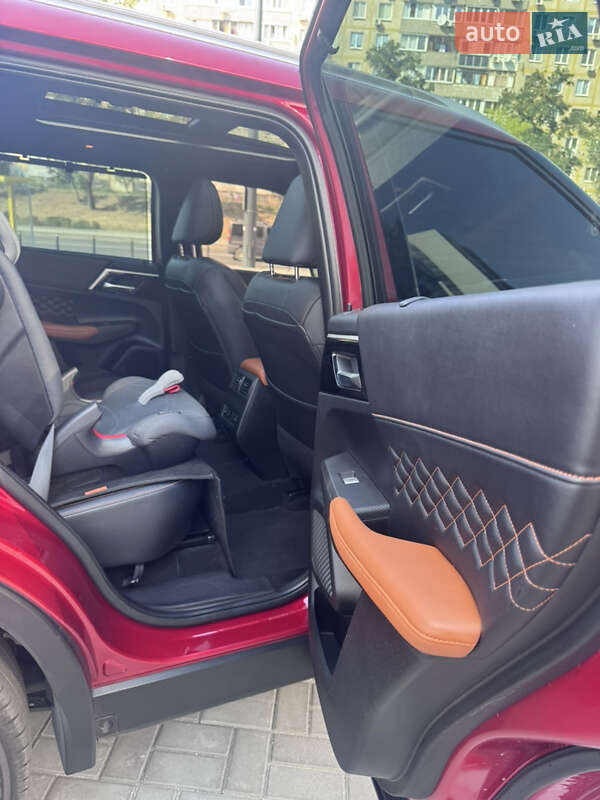 Позашляховик / Кросовер Mitsubishi Outlander 2022 в Івано-Франківську