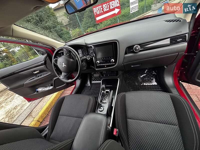 Позашляховик / Кросовер Mitsubishi Outlander 2022 в Вінниці