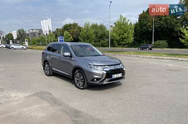 Mitsubishi Outlander 2020