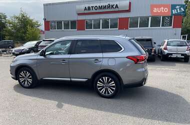 Внедорожник / Кроссовер Mitsubishi Outlander 2020 в 