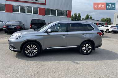 Внедорожник / Кроссовер Mitsubishi Outlander 2020 в 