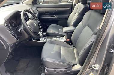 Внедорожник / Кроссовер Mitsubishi Outlander 2020 в 