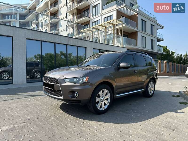 Mitsubishi Outlander 2011