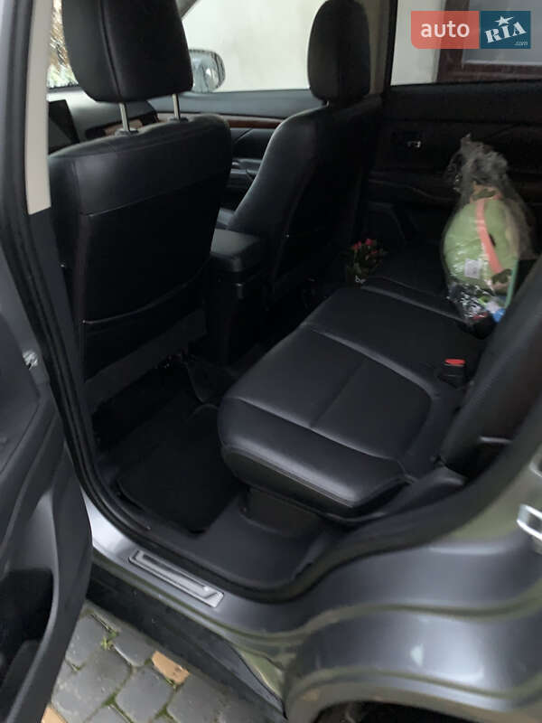 Внедорожник / Кроссовер Mitsubishi Outlander 2013 в Львове