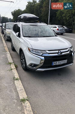 Внедорожник / Кроссовер Mitsubishi Outlander 2015 в 