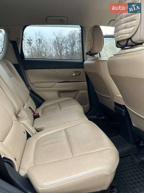 Внедорожник / Кроссовер Mitsubishi Outlander 2017 в Василькове