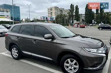 Внедорожник / Кроссовер Mitsubishi Outlander 2021 в Харькове
