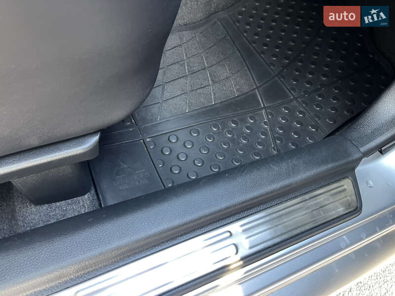 Внедорожник / Кроссовер Mitsubishi Outlander 2008 в Борисполе