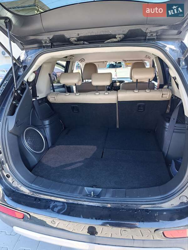 Позашляховик / Кросовер Mitsubishi Outlander 2014 в Рокитному фото 6 Позашляховик / Кросовер Mitsubishi Outlander 2014 в Рокитному