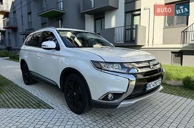 Позашляховик / Кросовер Mitsubishi Outlander 2016 в Львові