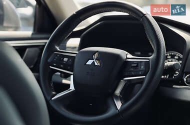 Внедорожник / Кроссовер Mitsubishi Outlander 2022 в 