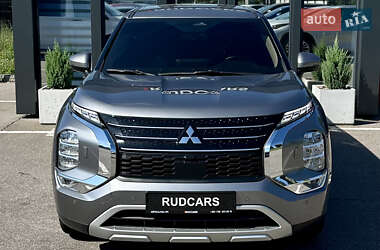 Внедорожник / Кроссовер Mitsubishi Outlander 2022 в 