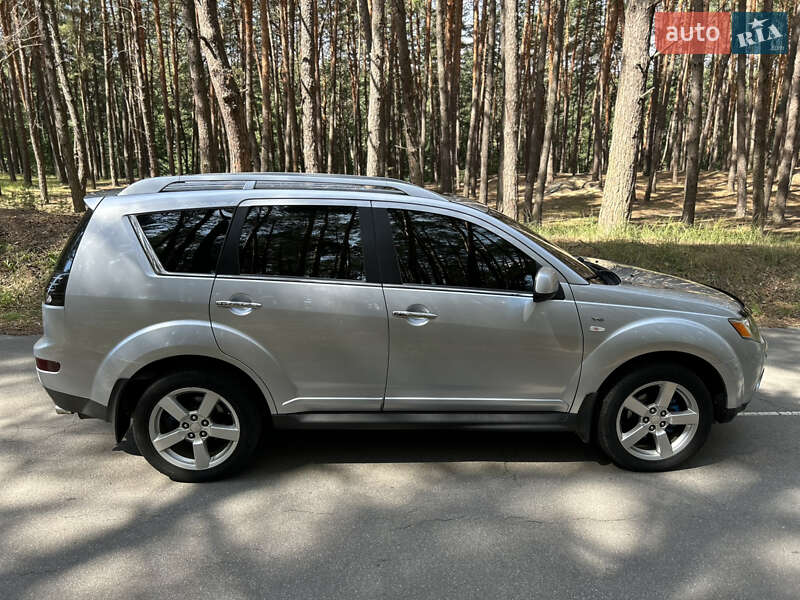 Внедорожник / Кроссовер Mitsubishi Outlander 2009 в Ахтырке