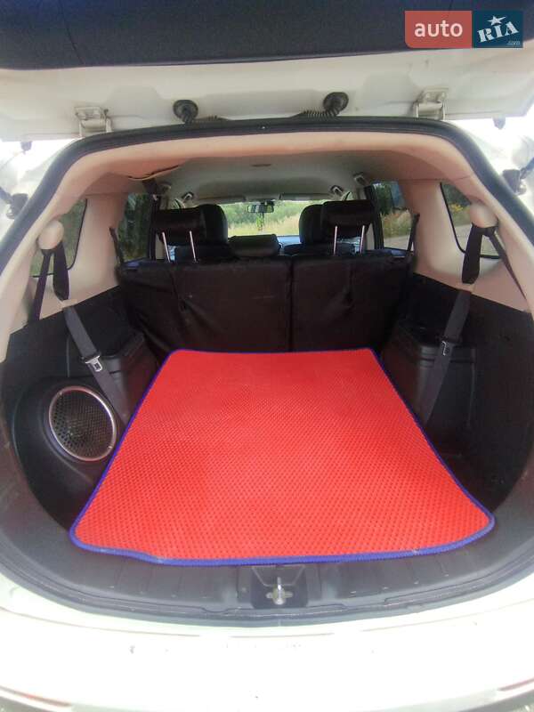 Внедорожник / Кроссовер Mitsubishi Outlander 2012 в Новояворовске