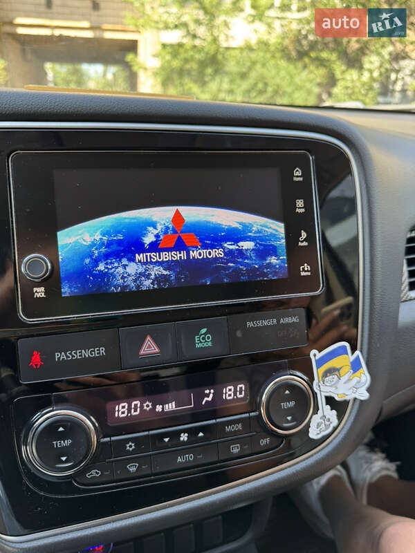 Внедорожник / Кроссовер Mitsubishi Outlander 2017 в Киеве