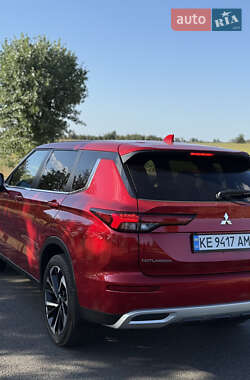 Внедорожник / Кроссовер Mitsubishi Outlander 2023 в 