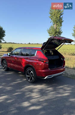 Внедорожник / Кроссовер Mitsubishi Outlander 2023 в 