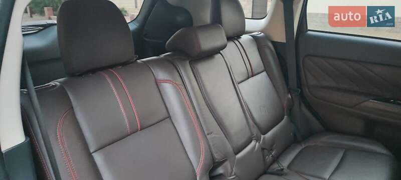 Внедорожник / Кроссовер Mitsubishi Outlander 2018 в Одессе фото 21 Внедорожник / Кроссовер Mitsubishi Outlander 2018 в Одессе