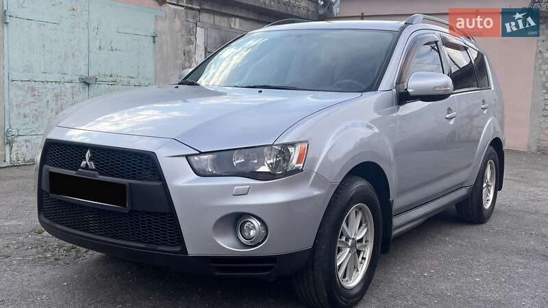 Mitsubishi Outlander 2011