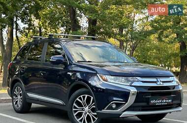 Позашляховик / Кросовер Mitsubishi Outlander 2016 в Миколаєві
