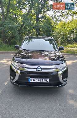 Внедорожник / Кроссовер Mitsubishi Outlander 2015 в Киеве