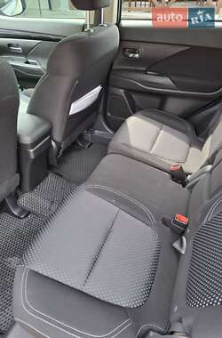 Внедорожник / Кроссовер Mitsubishi Outlander 2020 в 