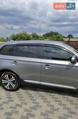 Внедорожник / Кроссовер Mitsubishi Outlander 2020 в 