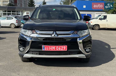 Внедорожник / Кроссовер Mitsubishi Outlander 2016 в 