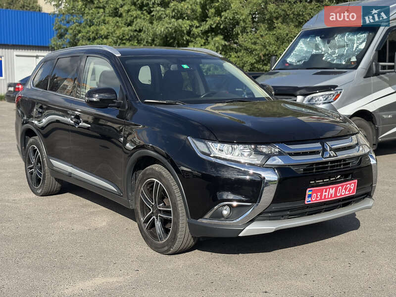 Внедорожник / Кроссовер Mitsubishi Outlander 2016 в Сумах