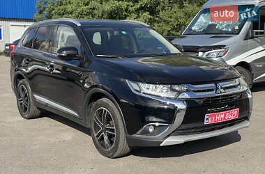 Внедорожник / Кроссовер Mitsubishi Outlander 2016 в 